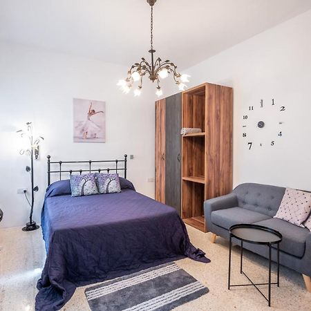Close To Airport - Private Room With Private Bathroom Adults Only Gudja Luaran gambar