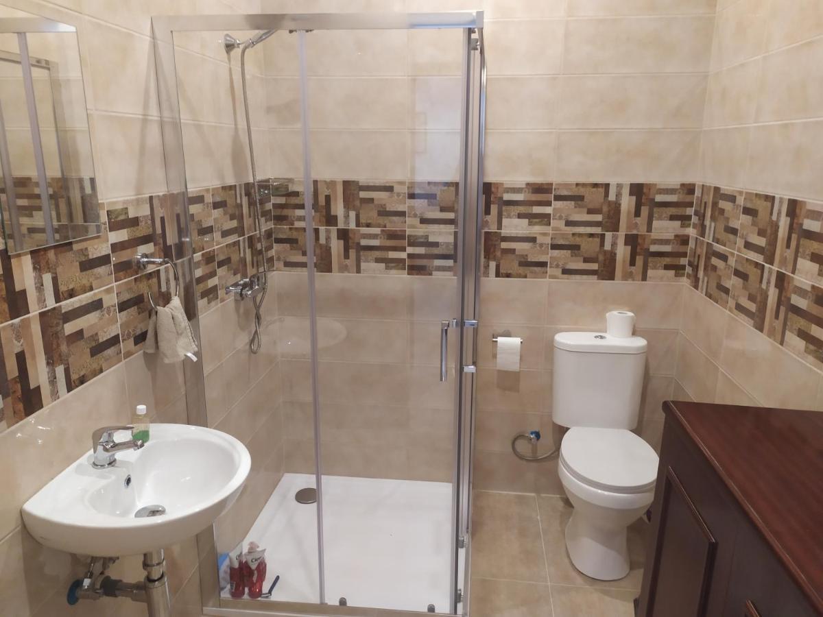 Close To Airport - Private Room With Private Bathroom Adults Only Gudja Luaran gambar
