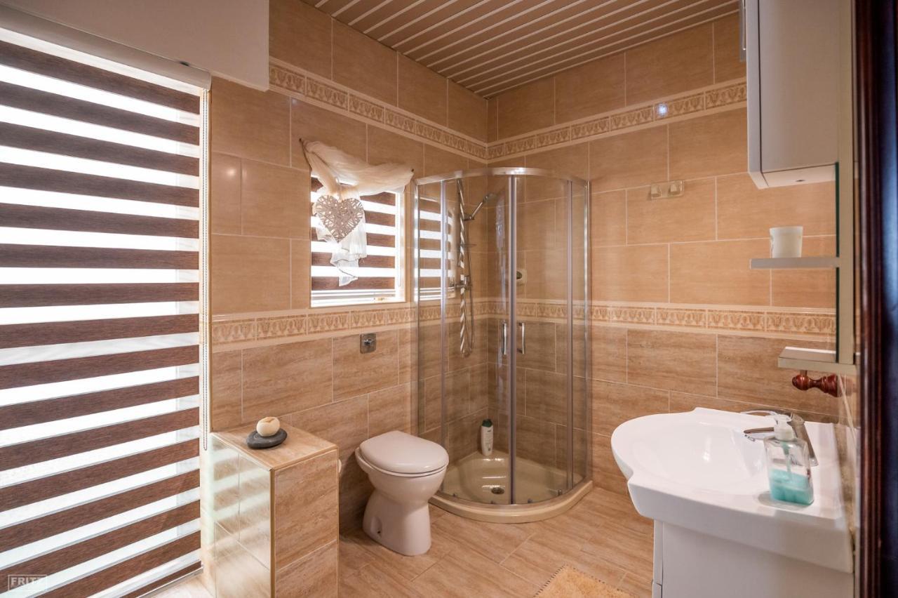 Close To Airport - Private Room With Private Bathroom Adults Only Gudja Luaran gambar