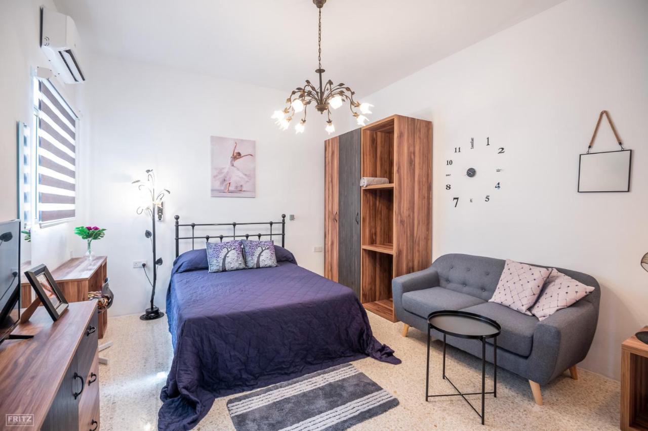 Close To Airport - Private Room With Private Bathroom Adults Only Gudja Luaran gambar