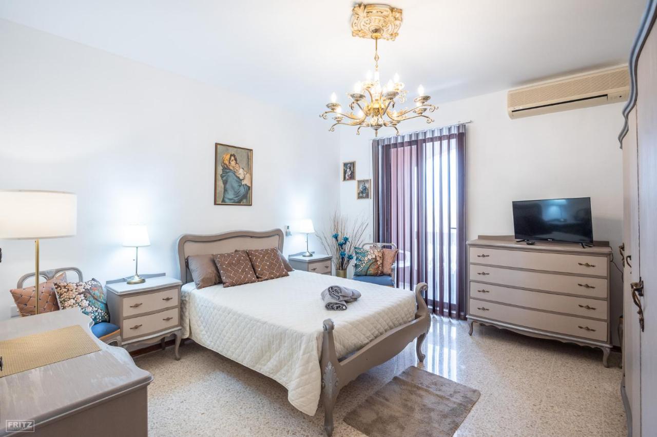 Close To Airport - Private Room With Private Bathroom Adults Only Gudja Luaran gambar