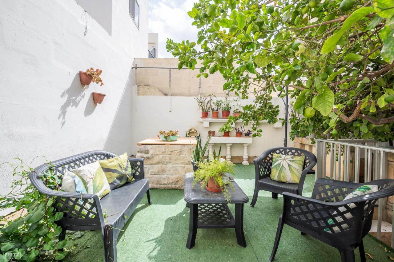 Close To Airport - Private Room With Private Bathroom Adults Only Gudja Luaran gambar